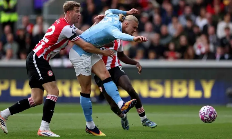 LONDON: Manchester City&rsquo;s Erling Haaland (C) scores during the Premier League match against Brentford at the Gtech Community Stadium on Sunday.&mdash;AFP