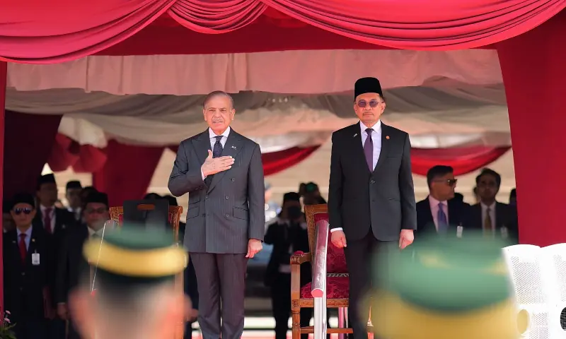 Prime Minister Muhammad Shehbaz Sharif inspects the Guard of Honour at Malaysian Prime Minister&rsquo;s Office (Purdana Putra) on October 6. &mdash; PakPMO via X