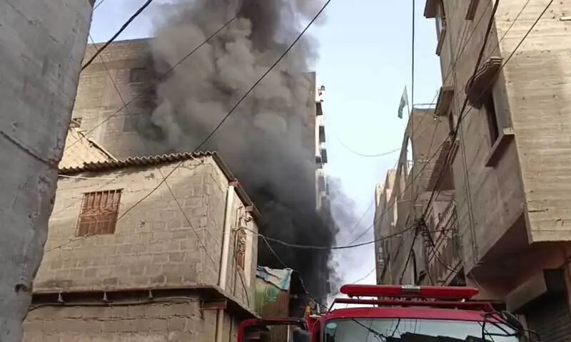 A fire erupted in a plastic factory in Karachi’s Liaquatabad area early on Wednesday. — DawnNewsTV A fire erupted in a plastic factory in Karachi’s Liaquatabad area early on Wednesday. — DawnNewsTV