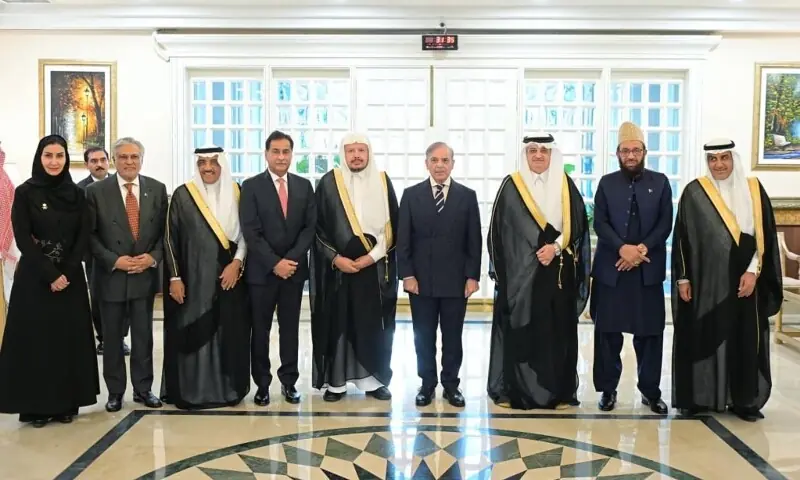 Chairman of the Shura Council of KSA,  Dr Abdullah Bin Muhammad Bin Ibrahim Al Sheikh along with a high level delegation calls on the Prime Minister Shehbaz Sharif in Islamabad on October 8. — Press Information Department (PID)