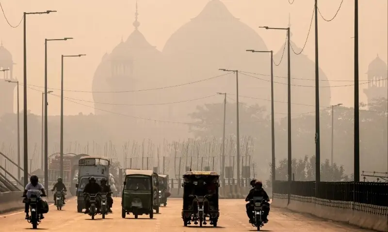 &lsquo;Really suffocating&rsquo;: Pakistan emerges from record smog season
