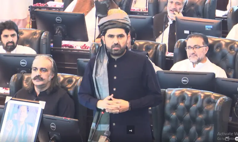 سہیل آفریدی نے سرحد کے قریب واقع مارکیٹوں کو کھول کر روزگار بڑھانے کا اعلان بھی کیا۔
—فوٹو: کے پی اسمبلی/فیس بک