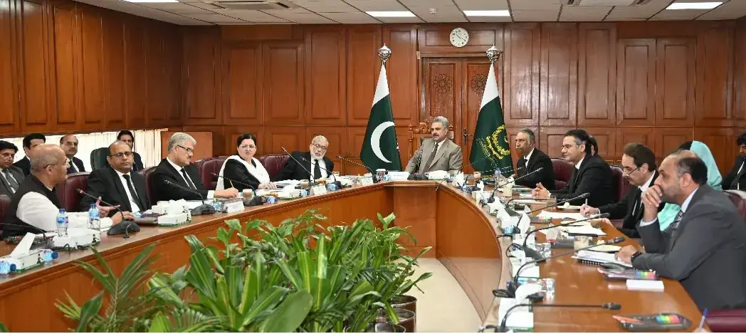 اجلاس میں ججوں کی میڈیا سے وابستگی سے متعلق شق کی تبدیلی پر بھی تفصیلی بحث ہوئی —فوٹو: پی آئی ڈی اجلاس میں ججوں کی میڈیا سے وابستگی سے متعلق شق کی تبدیلی پر بھی تفصیلی بحث ہوئی —فوٹو: پی آئی ڈی