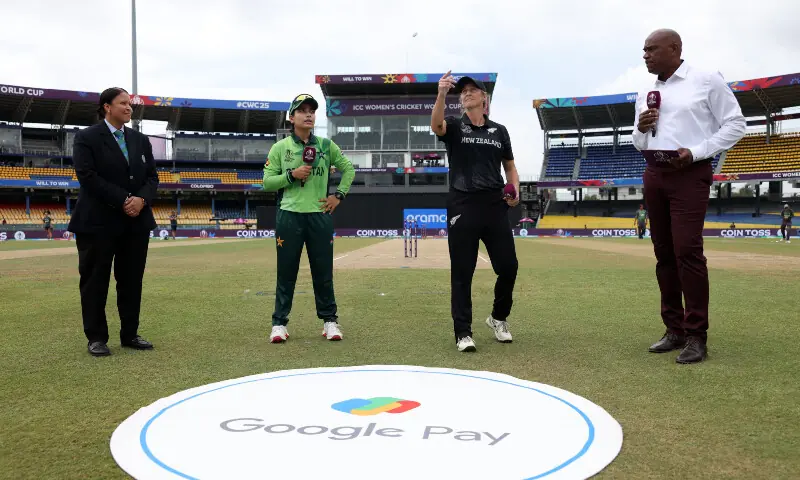 Pakistan captain and New Zealand captains at the toss in Colombo on October 18. &mdash; PCB