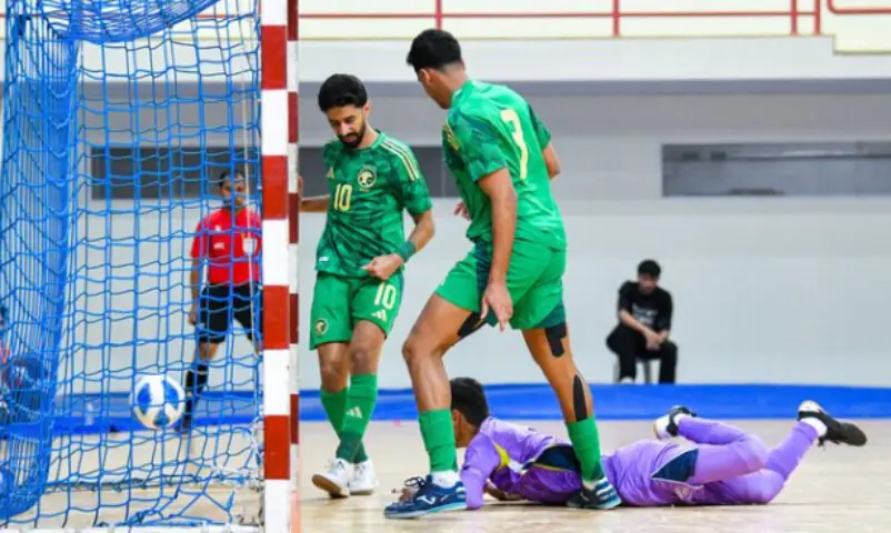 Saudi Arabian players score past the Pakistan goalkeeper during the AFC Futsal Asian Cup qualifier in Anak, Saudi Arabia on October 20, 2025. &mdash; AFC