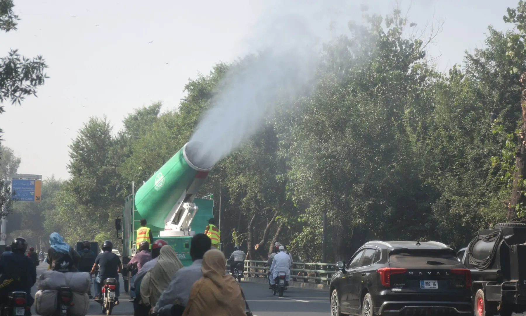 An Anti-Smoke Gun deployed on Canal Road in Lahore as part of an initiative to reduce air pollution, on Oct 20, 2025. — Online photo by Malik Sajjad An Anti-Smoke Gun deployed on Canal Road in Lahore as part of an initiative to reduce air pollution, on Oct 20, 2025. — Online photo by Malik Sajjad