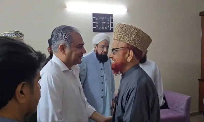 Interior Minister Mohsin Naqvi visited the residence of Mufti Muneebur Rehman in Karachi on October 21. — Screenshot courtesy Ministry of Interior/X Interior Minister Mohsin Naqvi visited the residence of Mufti Muneebur Rehman in Karachi on October 21. — Screenshot courtesy Ministry of Interior/X