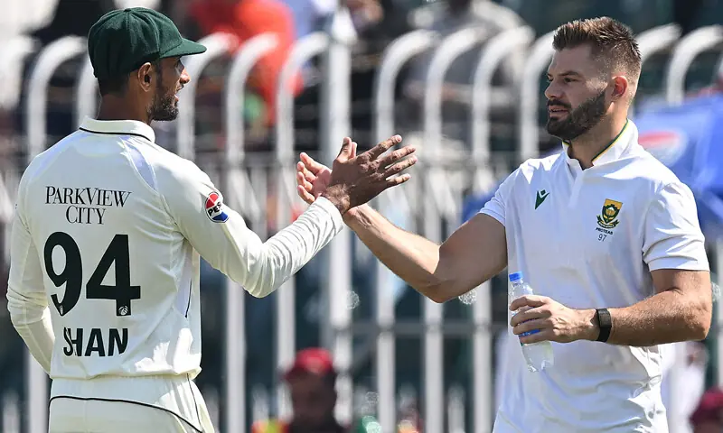 پاکستان ٹیم دوسری اننگز میں صرف 138 رنز پر ڈھیر ہوگئی، جنوبی افریقہ نے 68 رنز کا ہدف 2 وکٹوں پر حاصل کرلیا &mdash; فوٹو: اے ایف پی