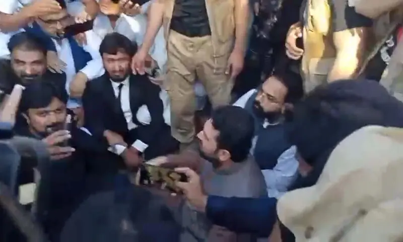 — فوٹو: طاہر نصیر — فوٹو: طاہر نصیر