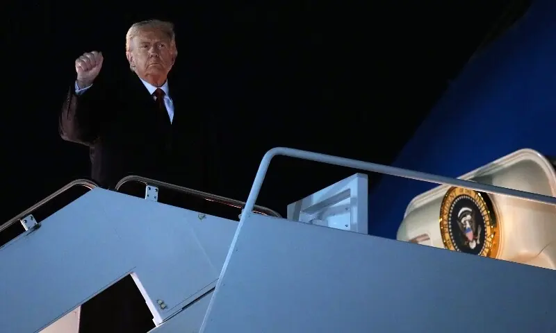 Trump boards Air Force One at Joint Base Andrews, Maryland. Trump is traveling to Malaysia for the Association of Southeast Asian Nations summit (ASEAN), Japan, and to South Korea for the Asia-Pacific Economic Cooperation forum (APEC), 24 October. &mdash;AFP