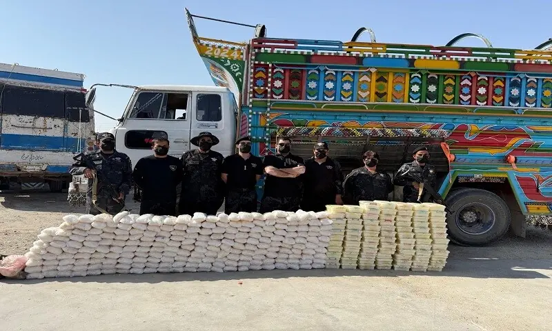 Customs Enforcement Wing of the Federal Board of Revenue (FBR) personnel with the seized narcotics. —Photo: FBR Customs Enforcement Wing of the Federal Board of Revenue (FBR) personnel with the seized narcotics. —Photo: FBR