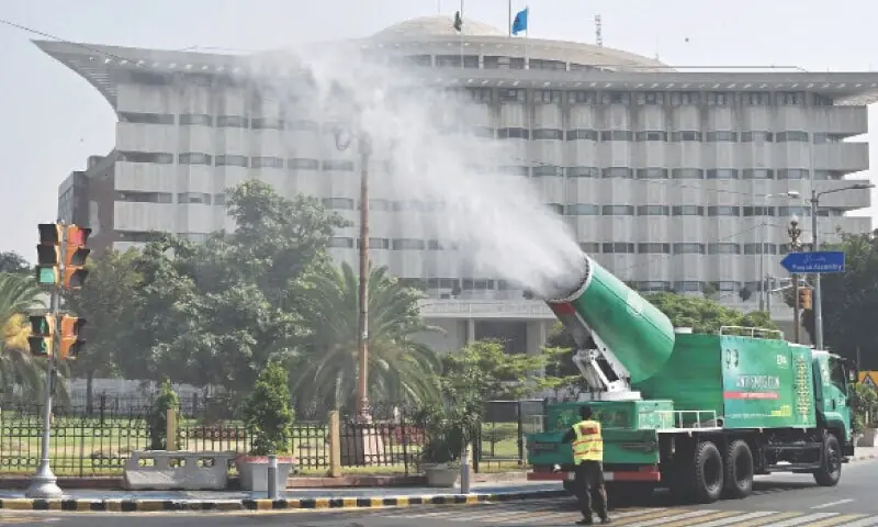 Workers from the Environmental Protection Agency operate an anti-smog gun on The Mall, as smog began to manifest across parts of Punjab. — M. Arif / White Star Workers from the Environmental Protection Agency operate an anti-smog gun on The Mall, as smog began to manifest across parts of Punjab. — M. Arif / White Star