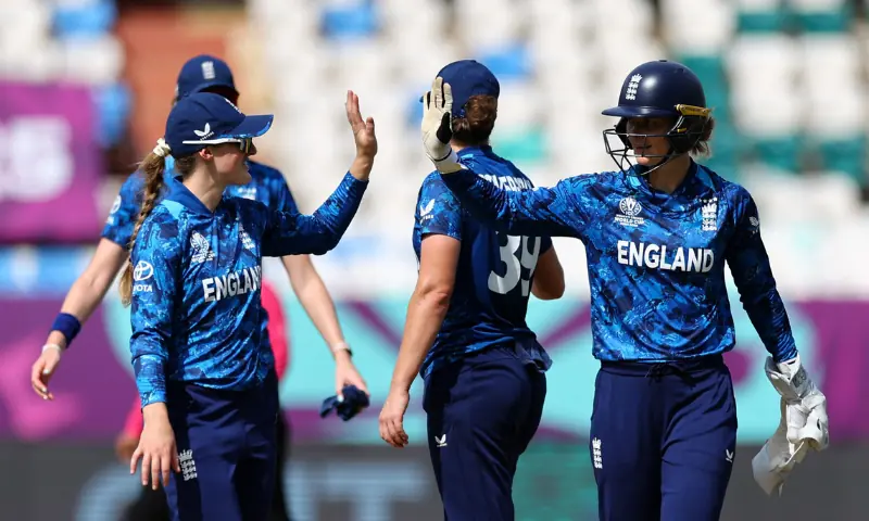 England&rsquo;s Amy Jones celebrates with teammates after New Zealand&rsquo;s Jess Kerr was ran out in Visakhapatnam, India on October 26, 2025. &mdash; Reuters