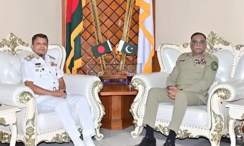 CJCSC Gen Sahir Shamshad meets with Bangladesh&rsquo;s Chief of Naval Staff Admiral Mohammad Nazmul Hassan in Bangladesh. &mdash; screengrab via ISPR video released on Oct 27, 2025