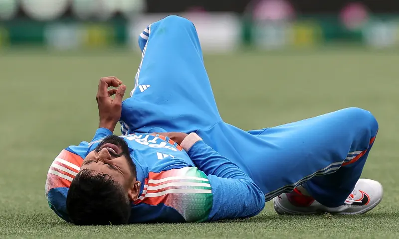 India&rsquo;s Shreyas Iyer reacts after falling on the ground while taking a catch to dismiss Australia&rsquo;s Alex Carey during the third one-day international (ODI) men&rsquo;s cricket match between Australia and India at the Sydney Cricket Ground in Sydney on October 25, 2025. &mdash; AFP