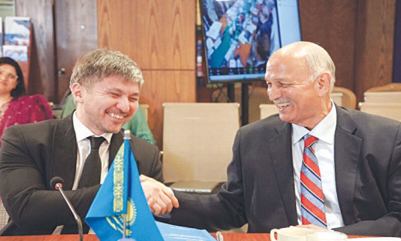 Kazakh Ambassador Yerzan Kistafin and Mushahid Hussain Syed are all smiles at a roundtable in Islamabad on Tuesday. — White Star Kazakh Ambassador Yerzan Kistafin and Mushahid Hussain Syed are all smiles at a roundtable in Islamabad on Tuesday. — White Star