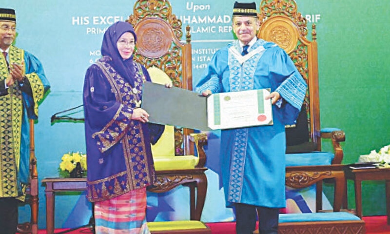 KUALA LUMPUR: Prime Minister Shehbaz Sharif receives an honorary PhD degree in Leadership and Governance, conferred by the International Islamic University of Malaysia.&shy;&shy;&mdash;APP