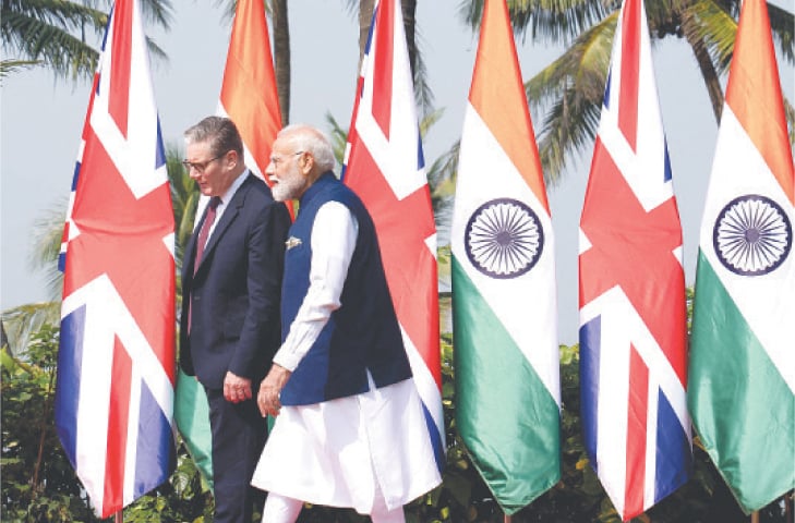 India’s Prime Minister Narendra Modi receives his British counterpart Keir Starmer at Raj Bhavan in Mumbai.—AFP