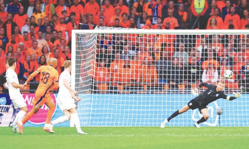 AMSTERDAM: Donyell Malen (second L) of the Netherlands scores against Finland during their 2026 World Cup qualifier at Johan Cruyff Arena.&mdash;Reuters