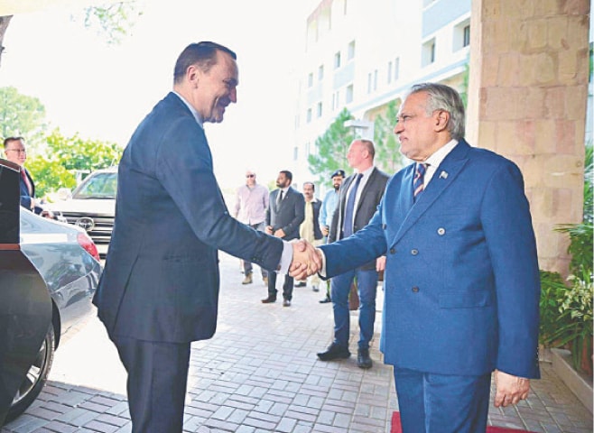 Deputy PM Ishaq Dar receives his Polish counterpart Radosław Sikorski at the Ministry of Foreign Affairs.&mdash;APP