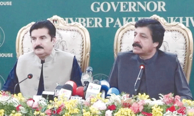 Punjab Governor Saleem Haider Khan addresses a presser alongside his KP counterpart, Faisal Karim Kundi.—Dawn Punjab Governor Saleem Haider Khan addresses a presser alongside his KP counterpart, Faisal Karim Kundi.—Dawn