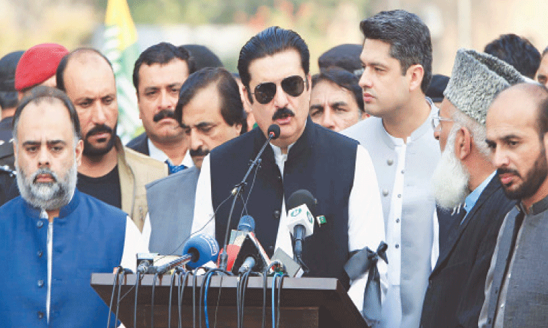 PESHAWAR: KP Governor Faisal Karim Kundi addresses a rally.&mdash;PPI