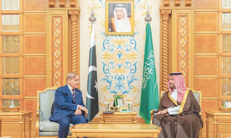 RIYADH: PM Shehbaz Sharif exchanges views with Saudi Crown Prince Mohammed Bin Salman, on the sidelines of the 9th Future Investment Initiative.—White Star RIYADH: PM Shehbaz Sharif exchanges views with Saudi Crown Prince Mohammed Bin Salman, on the sidelines of the 9th Future Investment Initiative.—White Star