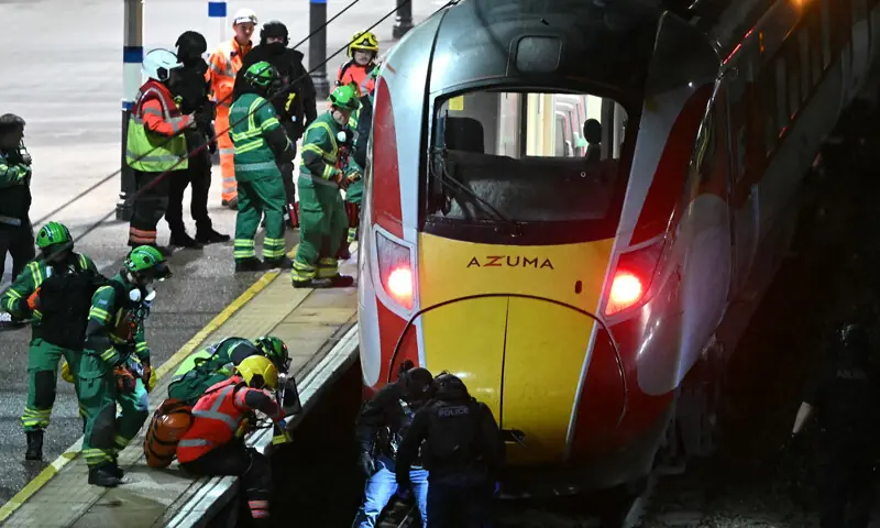 وزیر داخلہ شبانہ محمود نے عوام سے اپیل کی کہ اس ابتدائی مرحلے پر قیاس آرائی سے گریز کریں۔
&mdash;فوٹو: اے ایف پی