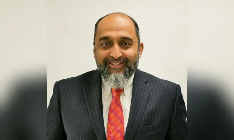 A photo of Mosharraf Zaidi. &mdash; Photo from Tabadlab