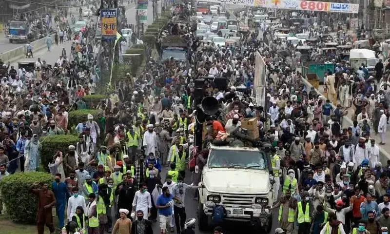 تحریک لبیک پاکستان کو فرسٹ شیڈول کے تحت دہشت گرد جماعتوں کی فہرست میں شامل کیا گیا ہے &mdash; فائل فوٹو: فیس بک