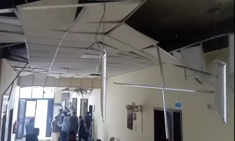 A view of the Supreme Court building&rsquo;s interior following an explosion on November 4. &mdash; Screengrab