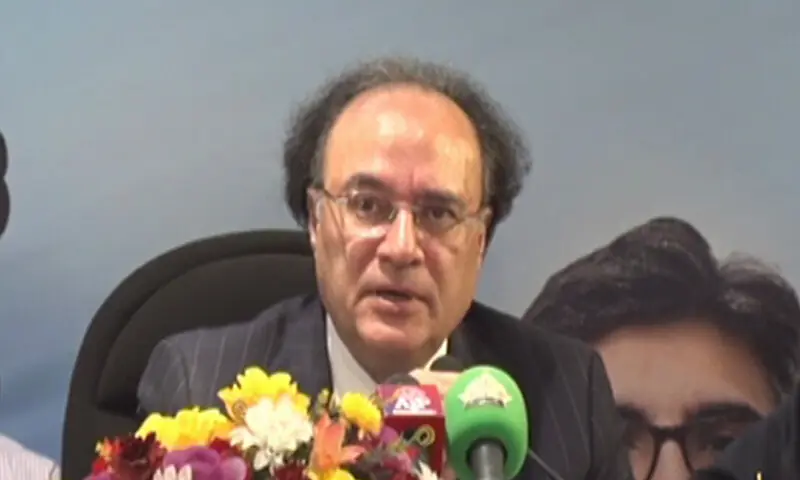 Finance Minister Muhammad Aurangzeb addresses a gathering of the business community in Karachi on Nov 5, 2025. &mdash; DawnNewsTV