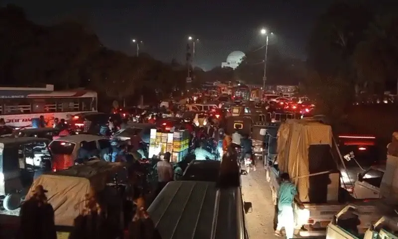 Commuters stuck in traffic near Mazar-i-Quaid in Karachi on Wednesday. &mdash; DawnNewsTV
