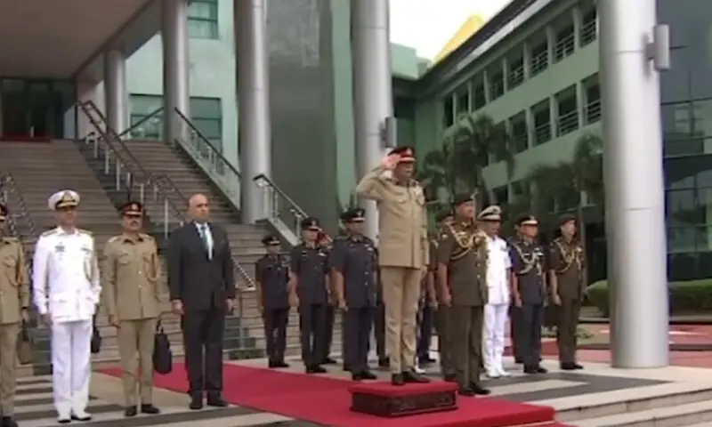 سلطان معظم اور سول و عسکری قیادت نے پاک افواج کے اعلیٰ پیشہ ورانہ معیار، دہشتگردی کے خلاف قربانیوں کو سراہا — فوٹو: اسکرین گریب