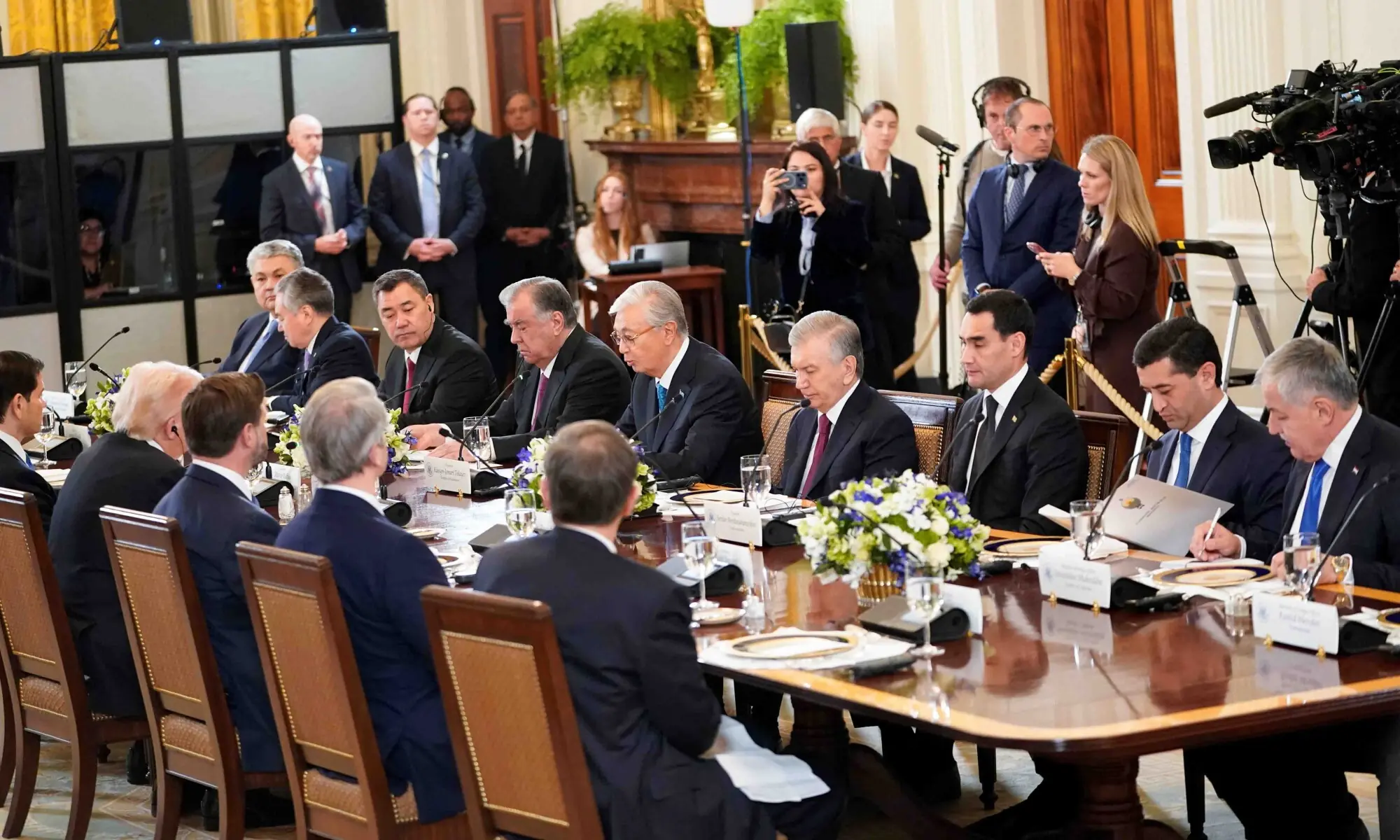 Kyrgyz President Sadyr Japarov, Tajik President Emomali Rahmon, Kazakh President Kassym-Jomart Tokayev, Uzbek President Shavkat Mirziyoyev, Turkmenistan&rsquo;s President Serdar Berdimuhamedow and other leaders of the C5+1 Central Asian countries attend a dinner with U.S. President Donald Trump in the East Room of the White House in Washington, DC on November 6, 2025. &mdash; Reuters