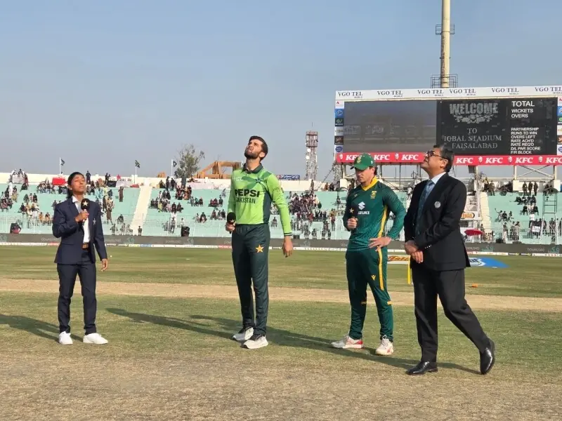 Pakistan captain Shaheen Shah Afridi (second L) and his South Africa counterpart Matthew Breetzke at the toss for the third One-day International at Iqbal Stadium in Faisalabad on Saturday.—PCB