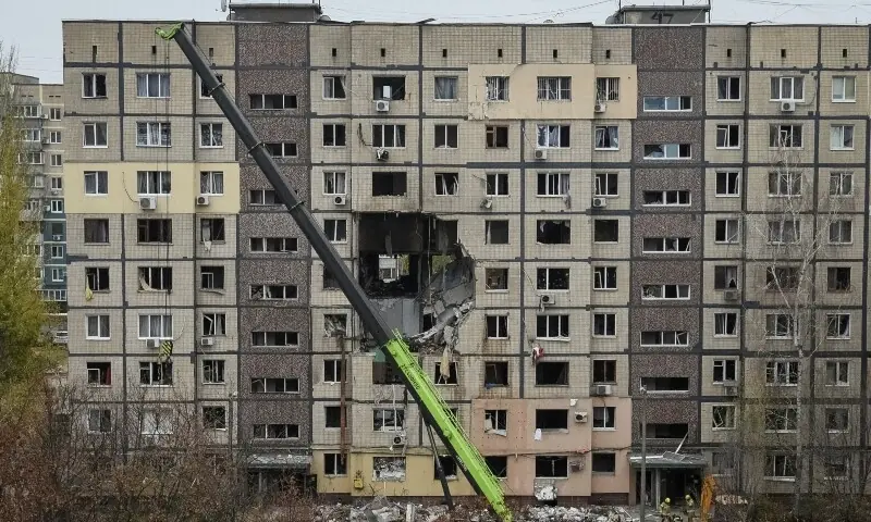 A crane works where several residential units have collapsed after an apartment building was hit during a Russian drone strike, amid Russia&rsquo;s attack on Ukraine, in Dnipro, Ukraine November 8. &mdash; Reuters