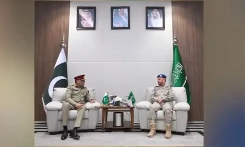 Chiefs of Staff Committee (CJCSC), General Sahir Shamshad Mirza (left) meets the Chief of General Staff of the Saudi Armed Forces, General Fayyadh bin Hamed Al-Ruwaili, in Saudi Arabia. &mdash; Screengrab via ISPR video