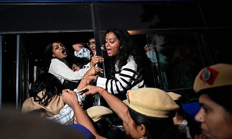 Police personnel detain demonstrators during a protest demanding the government take action to reduce air pollution near India Gate in New Delhi, India on November 9. &mdash; AFP