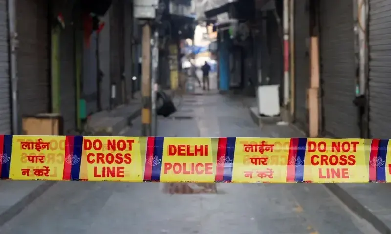 دھماکے کی جگہ کے قریب زیادہ تر دکانیں منگل کے روز نہیں کھولی گئیں — فوٹو: رائٹرز دھماکے کی جگہ کے قریب زیادہ تر دکانیں منگل کے روز نہیں کھولی گئیں — فوٹو: رائٹرز