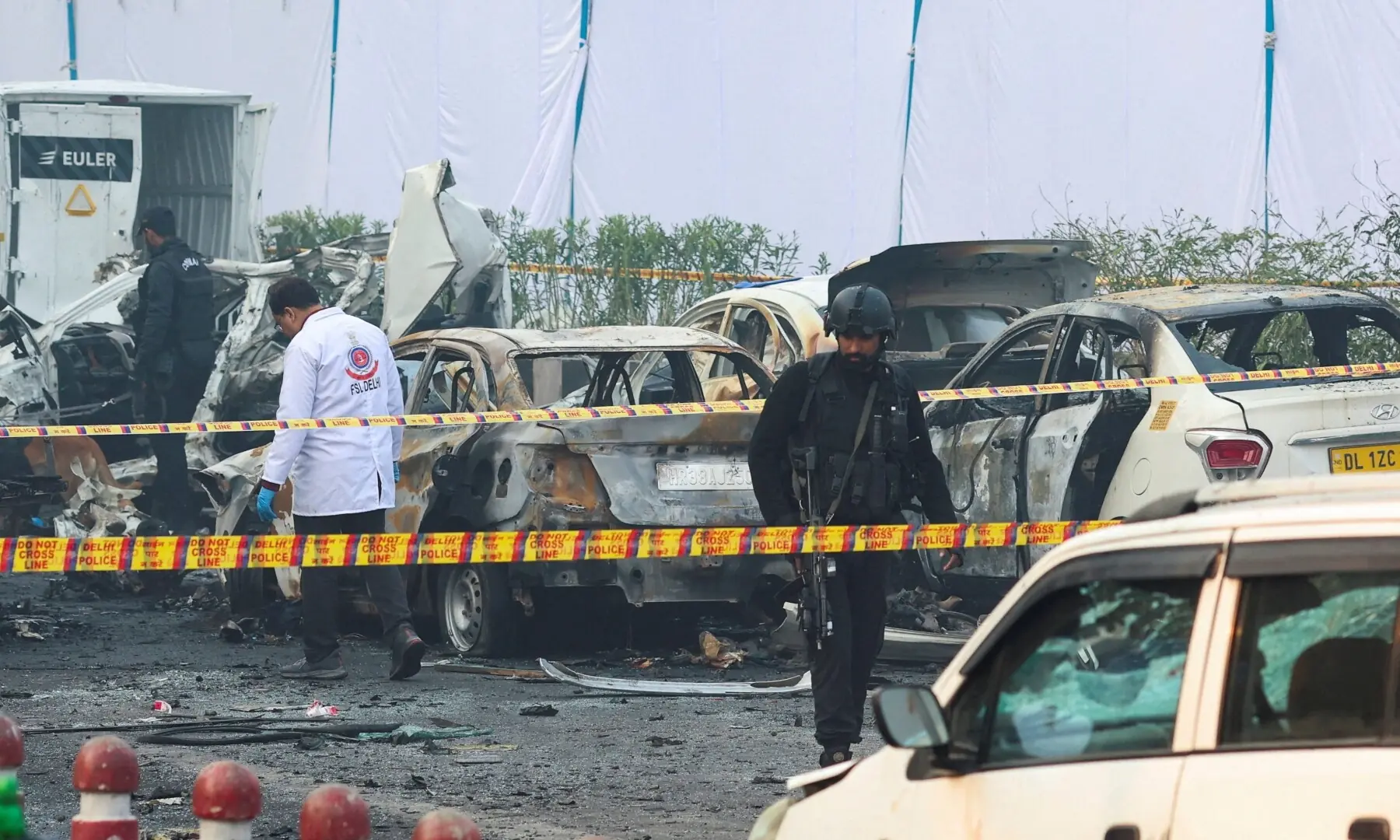  Security personnel and a member of the forensic team work at the site of an explosion near the historic Red Fort in the old quarters of Delhi, India, on Nov 11, 2025. — Reuters 