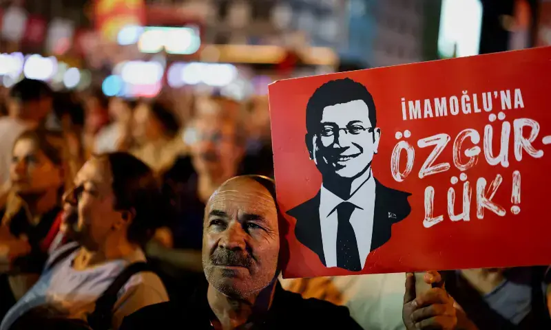 اکرم امام اوغلو واحد سیاستدان ہیں، جو انتخابات میں اردوان کو شکست دے سکتے ہیں — فائل فوٹو: رائٹرز