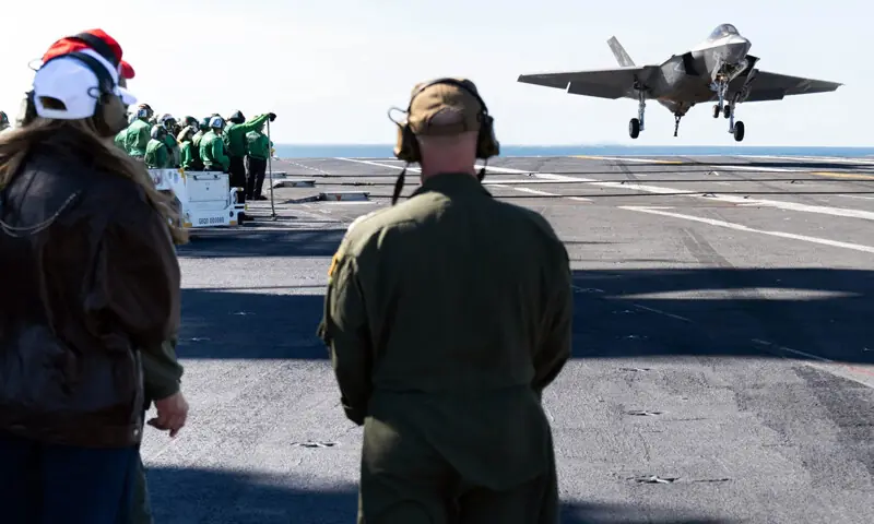 ٹرمپ کا منگل کو ایم بی ایس کے وائٹ ہاؤس کے دورے کے دوران اقتصادی اور دفاعی معاہدوں پر دستخط کا ارادہ ہے — فائل فوٹو: اے ایف پی ٹرمپ کا منگل کو ایم بی ایس کے وائٹ ہاؤس کے دورے کے دوران اقتصادی اور دفاعی معاہدوں پر دستخط کا ارادہ ہے — فائل فوٹو: اے ایف پی