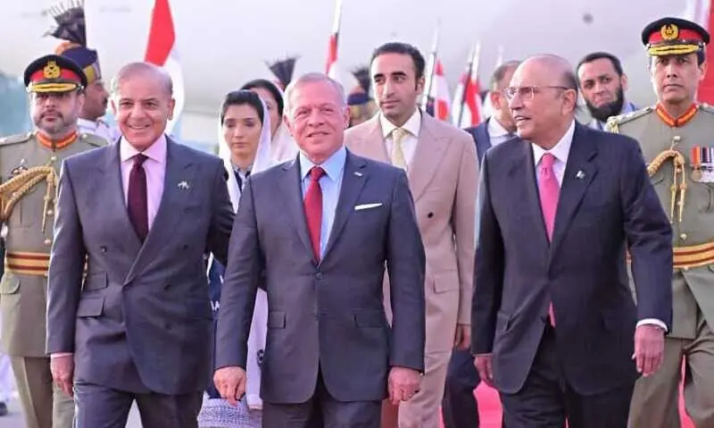 Jordan&rsquo;s King Abdullah II warmly received by Prime Minister Shehbaz Sharif and President Asif Ali Zardari on his arrival in Pakistan on Saturday. &mdash; PTV News