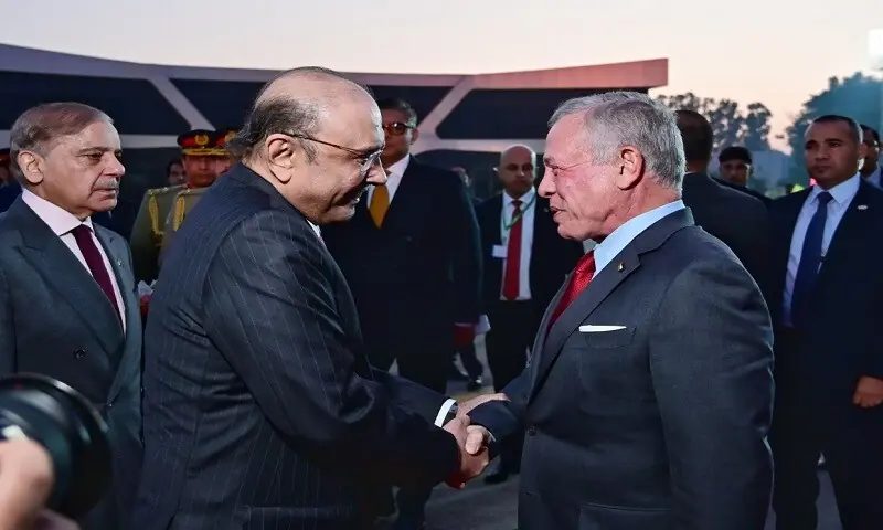Jordan&rsquo;s King Abdullah II warmly received by Prime Minister Shehbaz Sharif and President Asif Ali Zardari on his arrival in Pakistan on Saturday. &mdash; PPP X handle