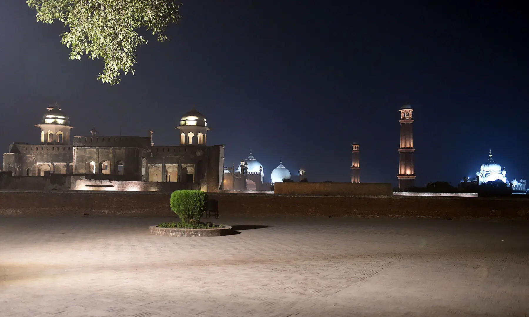 A view of the Lahore Fort and Badshahi Masjid during a night tour on November 15. —White Star/Murtaza Ali