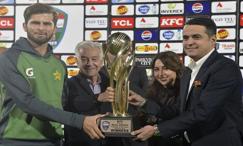 Pakistan captain Shaheen Shah Afridi received the trophy after winning the One-day International series against Sri Lanka at the Pindi Cricket Stadium on November 16, 2025.—Tanveer Shahzad/White Star Pakistan captain Shaheen Shah Afridi received the trophy after winning the One-day International series against Sri Lanka at the Pindi Cricket Stadium on November 16, 2025.—Tanveer Shahzad/White Star