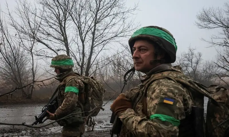 Servicemen of the 38th Separate Marine Brigade of the Ukrainian Armed Forces go to a combat mission, amid Russia&rsquo;s attack on Ukraine, near the frontline town of Pokrovsk in Donetsk region, Ukraine November 21, 2025. &mdash; Reuters
