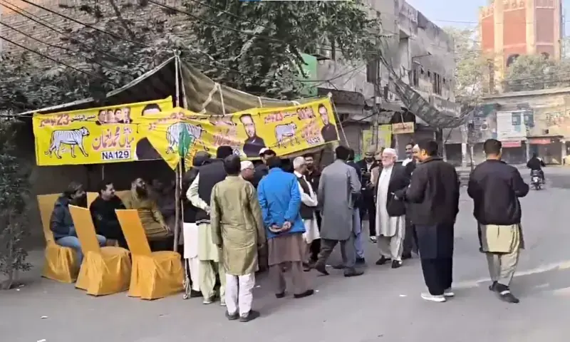 سابق اپوزیشن لیڈر کی اہلیہ شہر ناز عمر ایوب پہلی بار الیکشن لڑ رہی ہیں اور ان کا مقابلہ بابر نواز سے ہے۔ —فوٹو: امجد محمود/اسکرین گریب سابق اپوزیشن لیڈر کی اہلیہ شہر ناز عمر ایوب پہلی بار الیکشن لڑ رہی ہیں اور ان کا مقابلہ بابر نواز سے ہے۔ —فوٹو: امجد محمود/اسکرین گریب