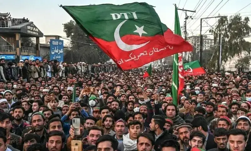 پی ٹی آئی نے سپریم کورٹ میں درخواست دائر کی تھی، تاہم 27 ویں ترمیم کے بعد اسے آئینی عدالت منتقل کر دیا گیا۔ — فائل فوٹو: اے ایف پی پی ٹی آئی نے سپریم کورٹ میں درخواست دائر کی تھی، تاہم 27 ویں ترمیم کے بعد اسے آئینی عدالت منتقل کر دیا گیا۔ — فائل فوٹو: اے ایف پی